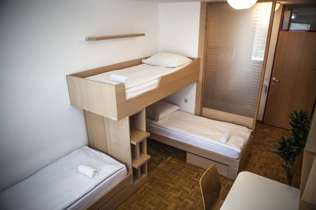 Dic Hostel *