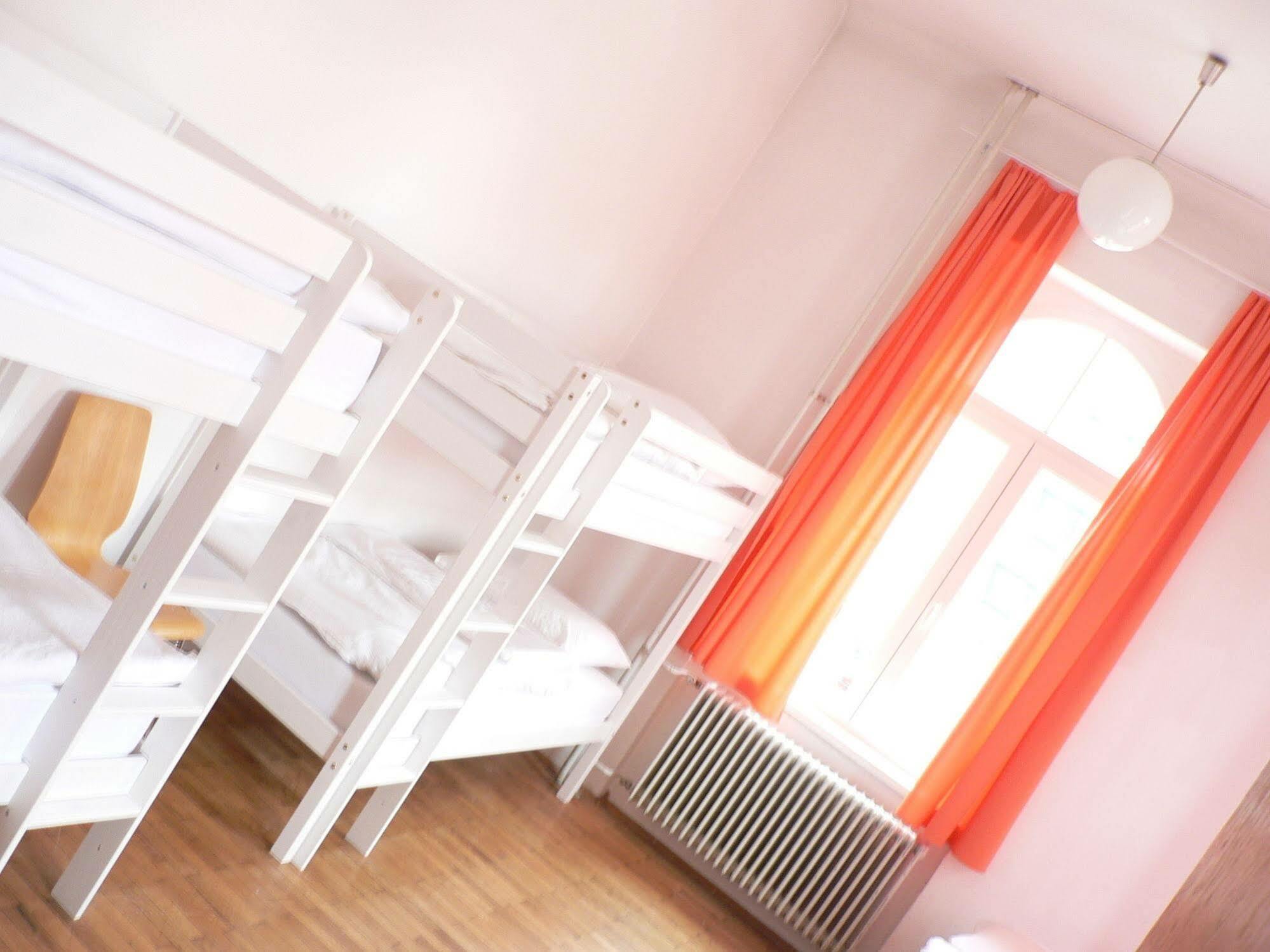Hostel Dic *